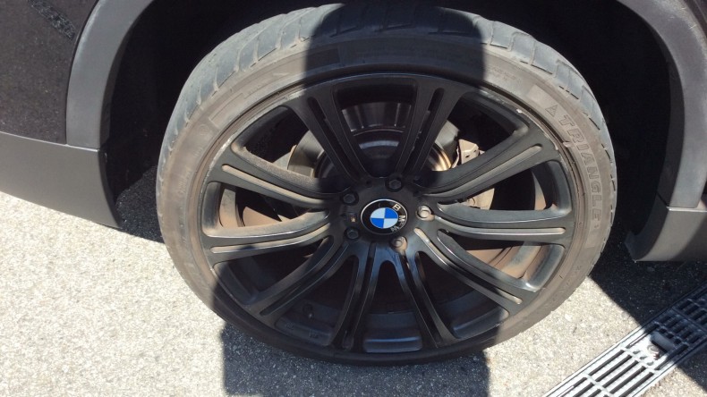 タイヤホイール前