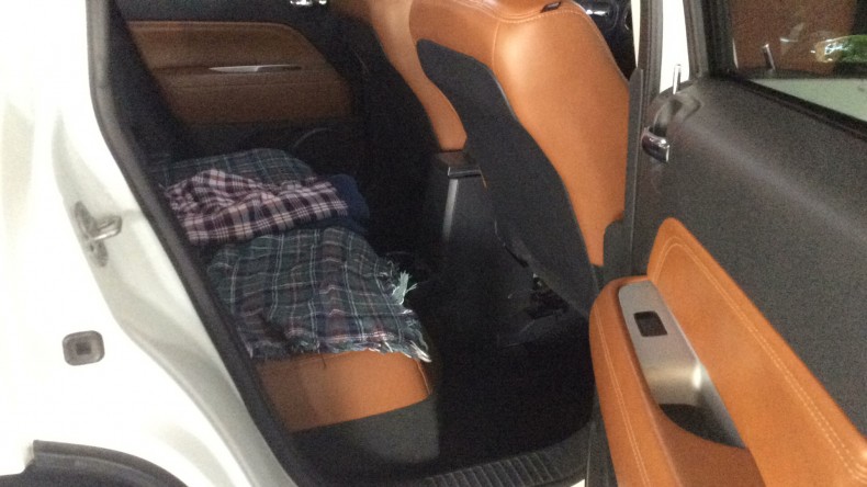 内装後方シート