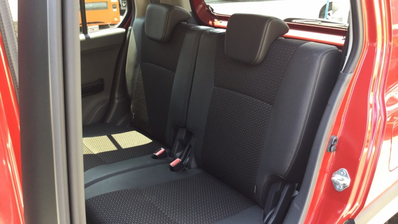 内装後方シート