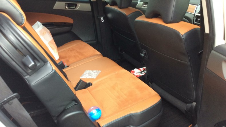 内装後方シート