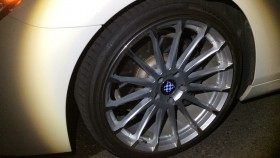 タイヤホイール前