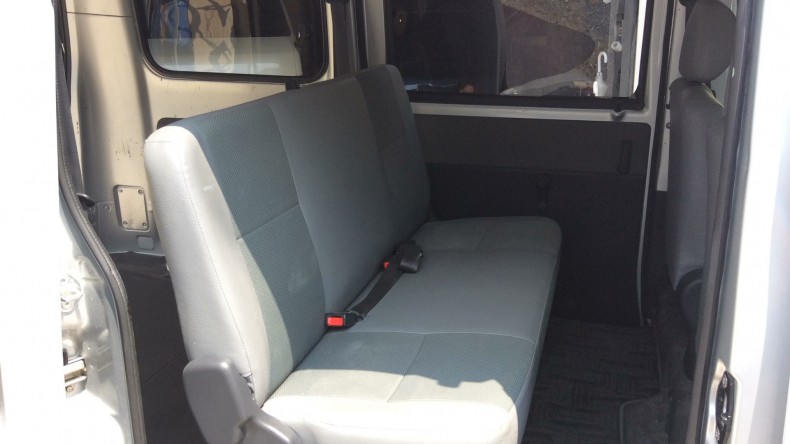 内装後方シート