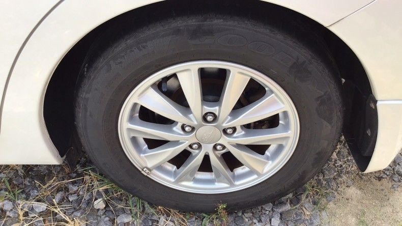 タイヤホイール前