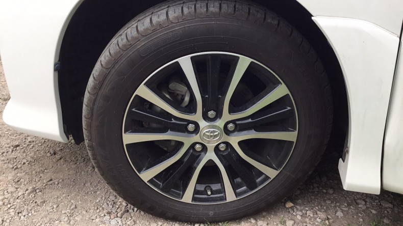 タイヤホイール前