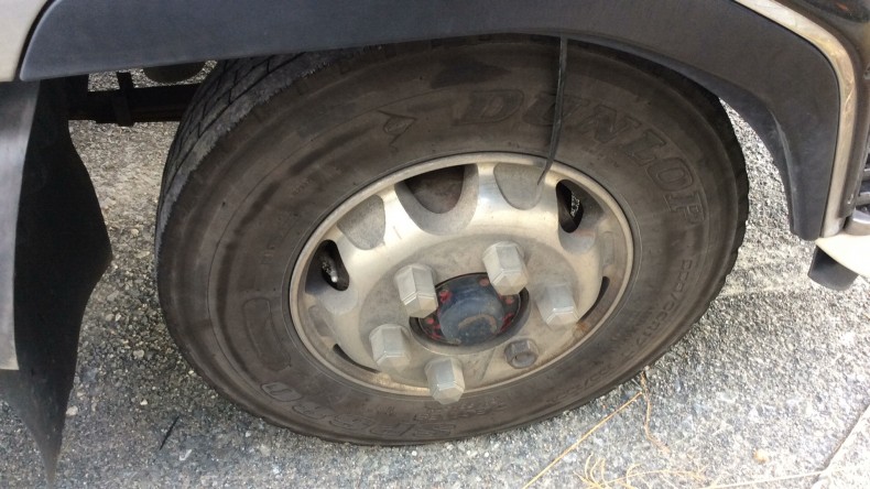 タイヤホイール前