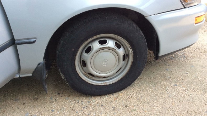 タイヤホイール前