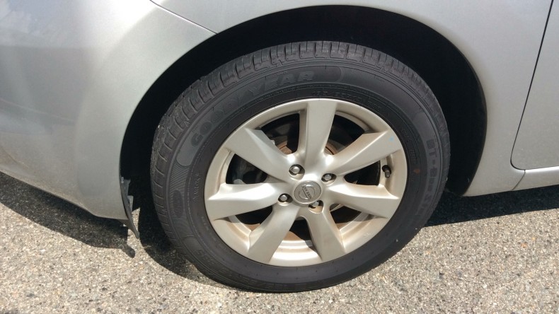 タイヤホイール前