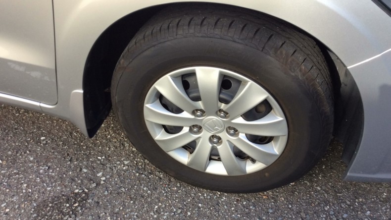 タイヤホイール前