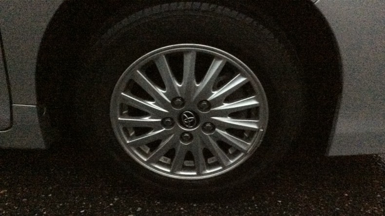 タイヤホイール前