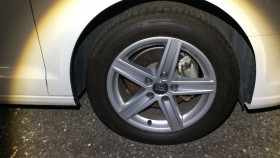 タイヤホイール前