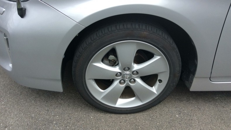 タイヤホイール前