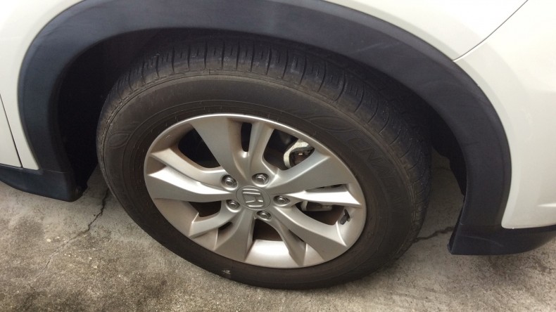 タイヤホイール前