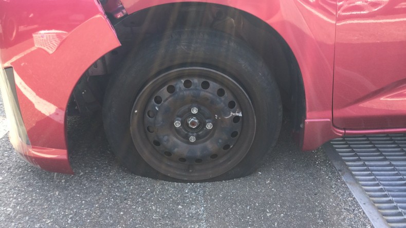 タイヤホイール前