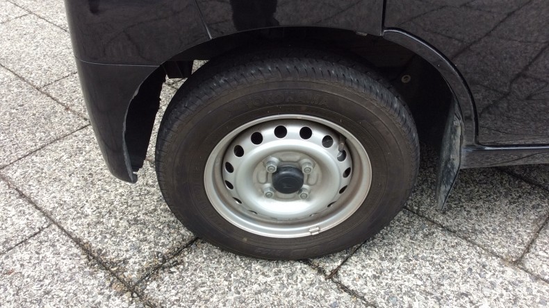 タイヤホイール前