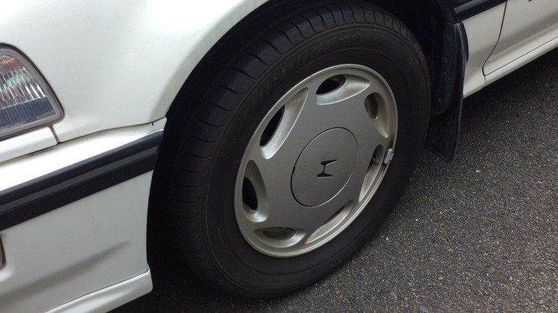 タイヤホイール前