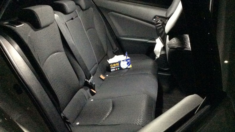 内装後方シート