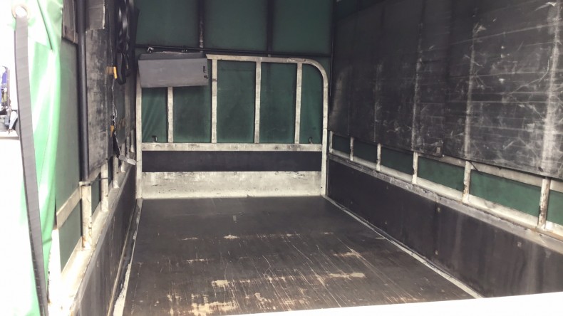 内装後方シート