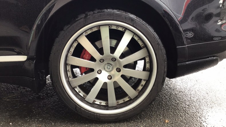 タイヤホイール前