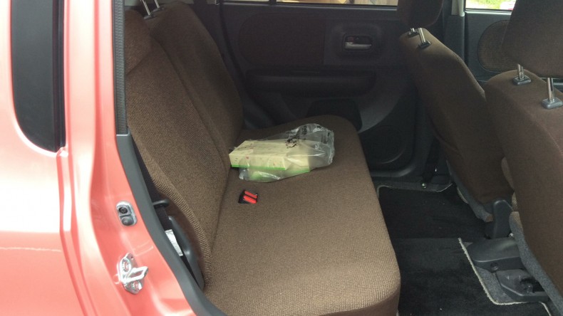 内装後方シート