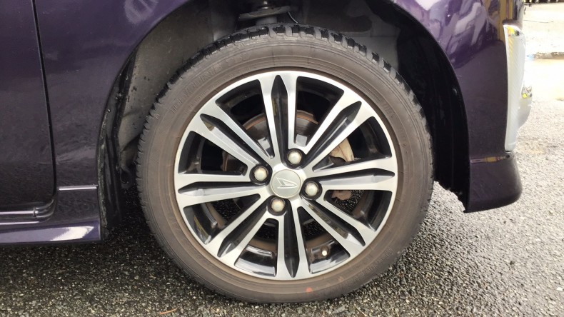 タイヤホイール前