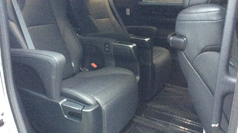 内装後方シート