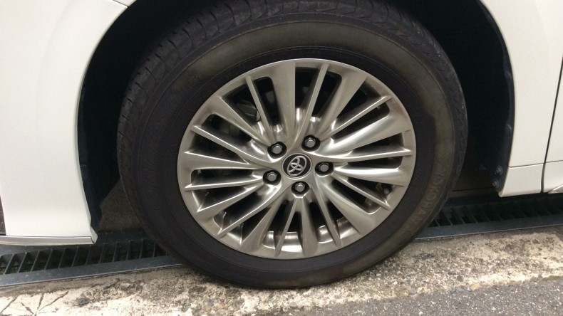 タイヤホイール前