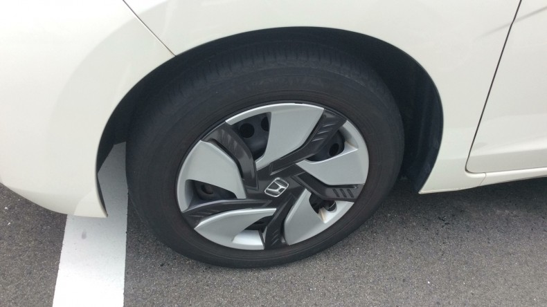 タイヤホイール前