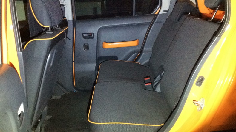 内装後方シート