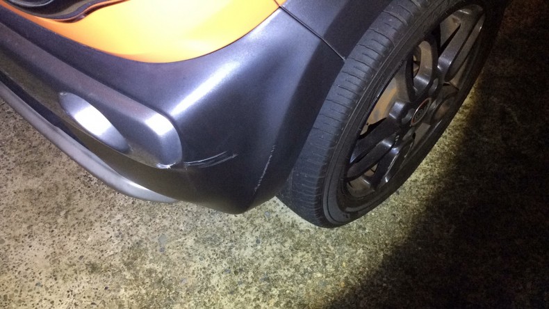 タイヤホイール前