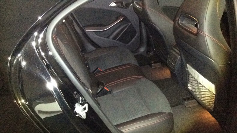 内装後方シート