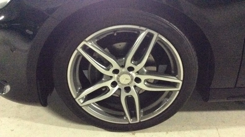 タイヤホイール前