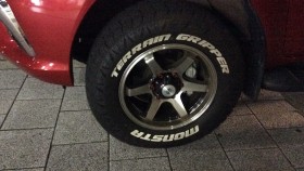 タイヤホイール前