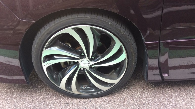 タイヤホイール前