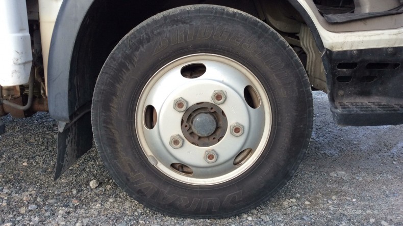 タイヤホイール前