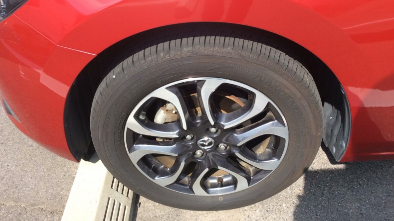 タイヤホイール前