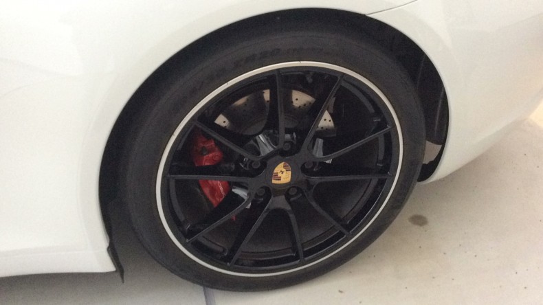 タイヤホイール前