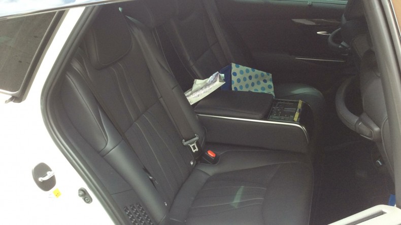 内装後方シート