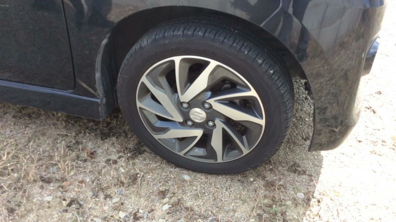 タイヤホイール前