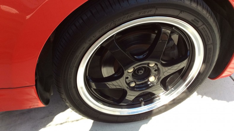 タイヤホイール前