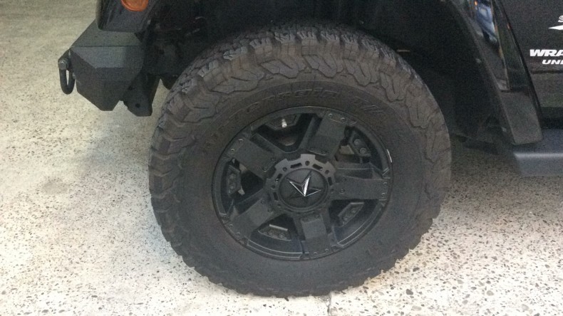 タイヤホイール前