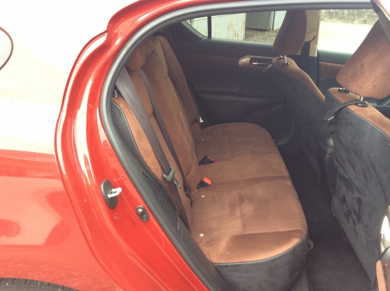 内装後方シート