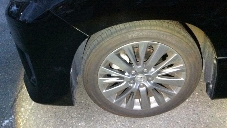 タイヤホイール前