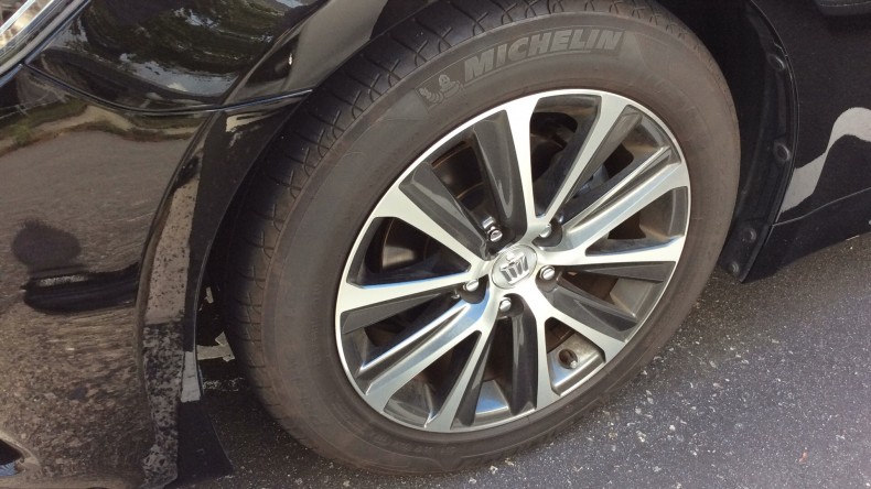 タイヤホイール前