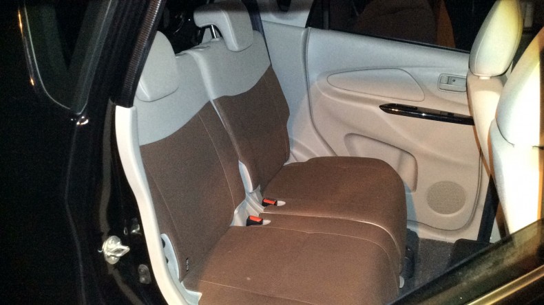 内装後方シート