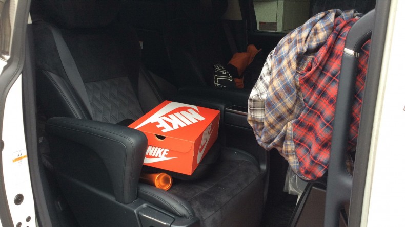 内装後方シート