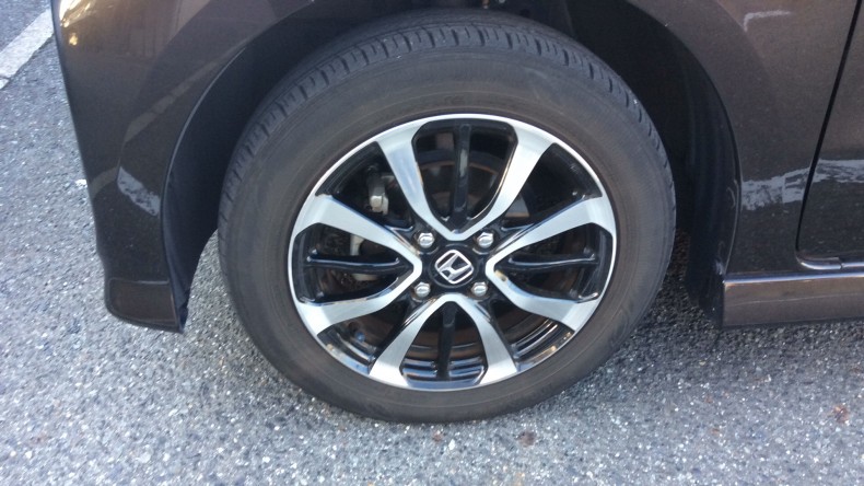 タイヤホイール前