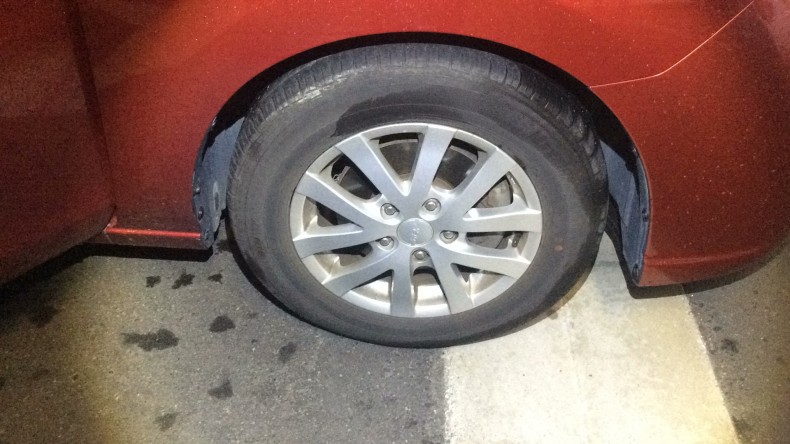 タイヤホイール前