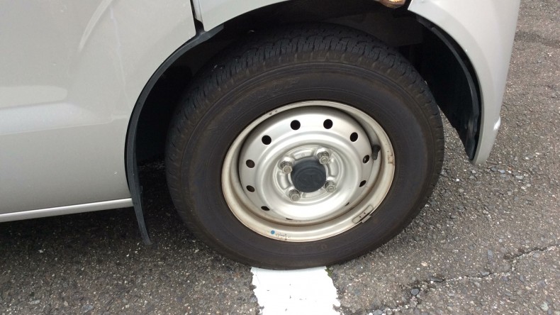 タイヤホイール前