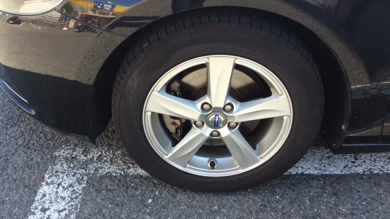 タイヤホイール前