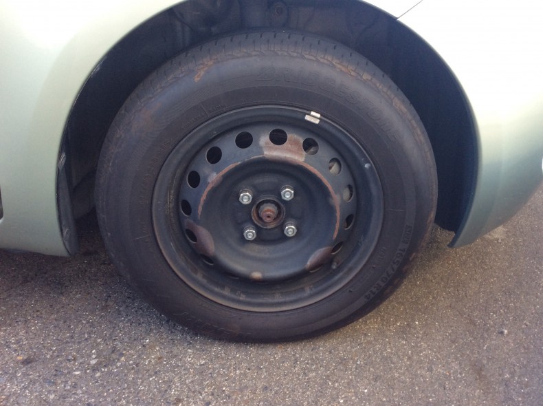 タイヤホイール前